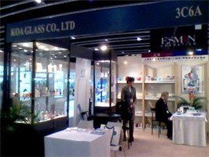 化妆品玻璃瓶盖定做/上海化妆品玻璃瓶盖市场价/兴雅供